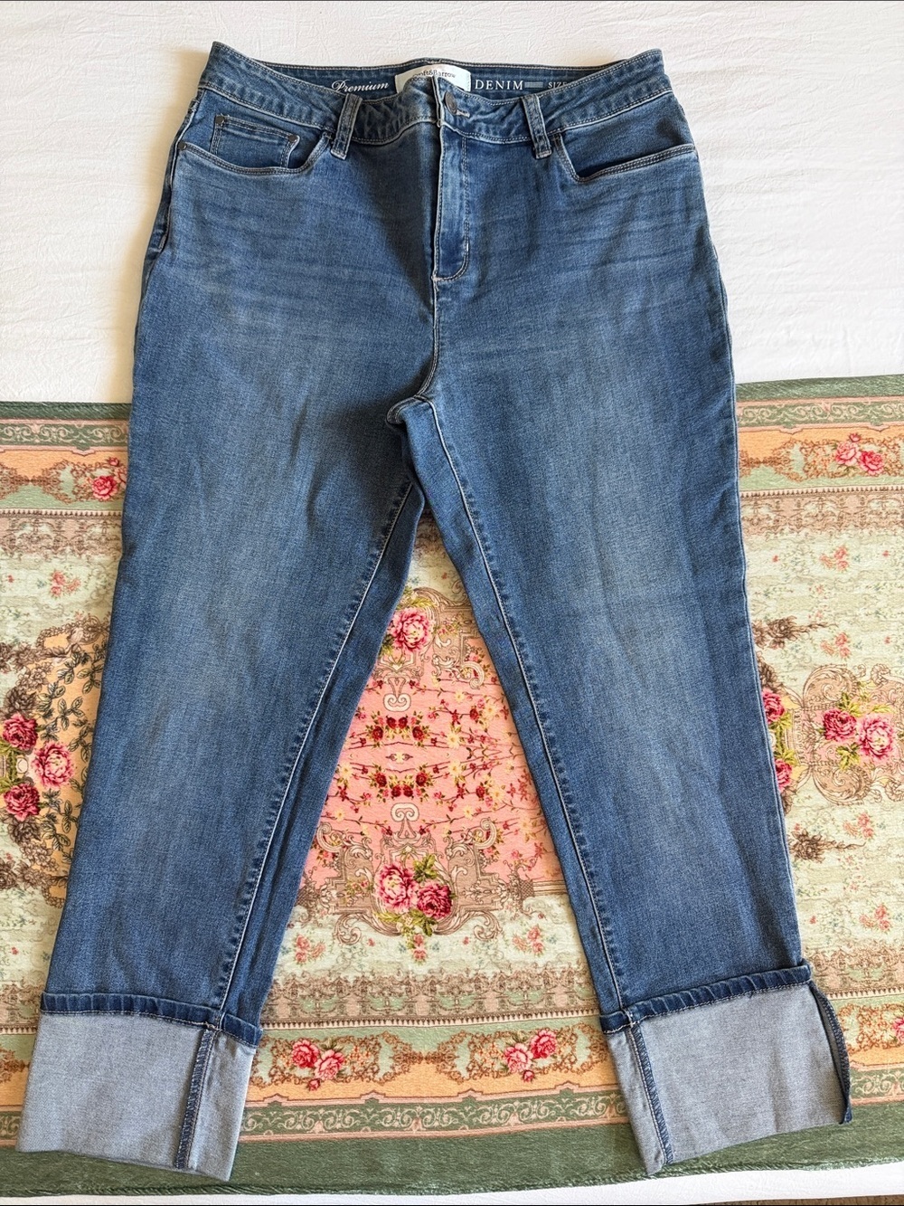 Croft & Barrow|Medium Washed Blue Boyfriend Cuffed Jeans| Size 12| EUC
